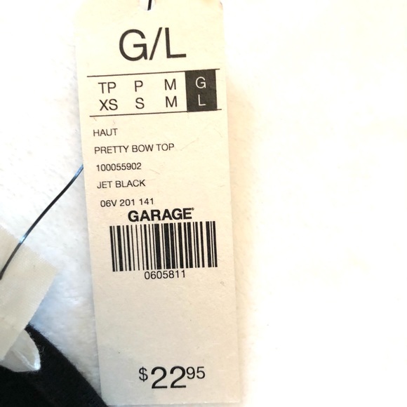 Pretty Bow Top-Garage - Picture 2 of 2